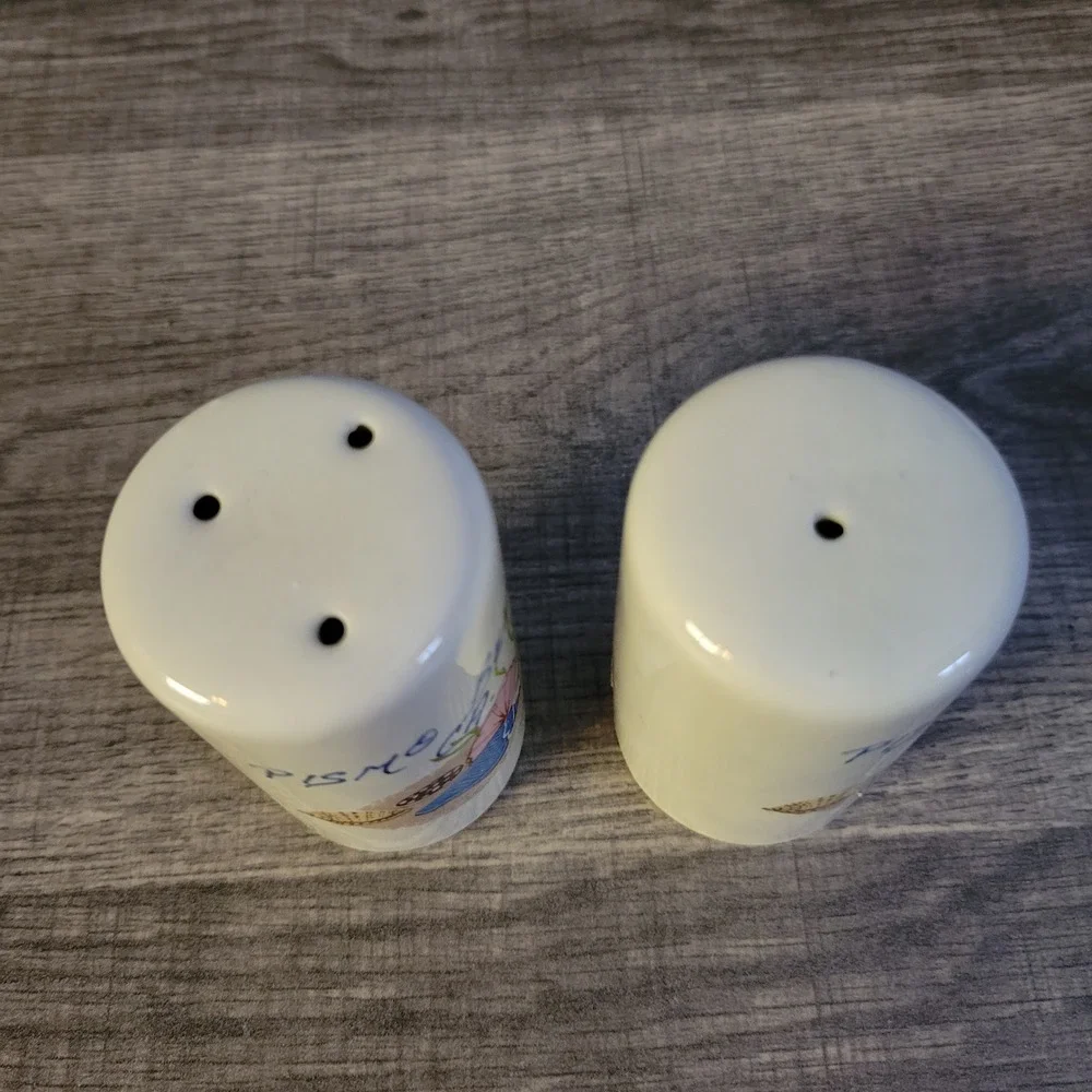 Vintage Pismo Beach CA Salt and Pepper Shakers Seashell Souvenir Japan Ceramic